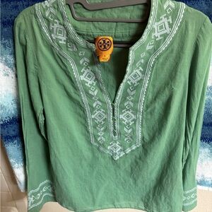 Tory Burch top! Size 6 photo with small snag through on front right.